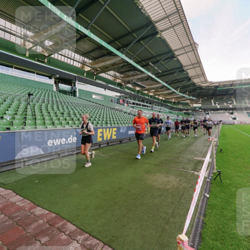 13.09.2026 - 21. swb-Marathon Bremen Michael Burmester http://msf.ph/oto/10319411 13.09.2026 13:18:11 Laufen im Stadion 267, 311, 404, 449, 486, 546, 588, 732, 753, 837, 921, 1057, 1424, 1425, 1431, 1765, 1790, 1813, 1844, 1868, 1987, 2056, 2067, 2096, 2123, 2137, 2224, 2294, 2357, 2358, 2381, 2389, 2419, 2453, 2532, 2550, 2586, 2601, 2614, 2622, 2647, 2655, 2797, 2821, 2849, 2857, 2879, 2880, 2893, 2944, 2984, 2999, 3096, 3100, 3104, 3146, 3180, 3195, 3210, 3213, 3285, 3287, 3314, 3337, 3421, 3431, 3476, 3479, 3506, 3537, 3548, 3619, 3633, 3654, 3740, 3879, 4478 meine-sportfotos.de