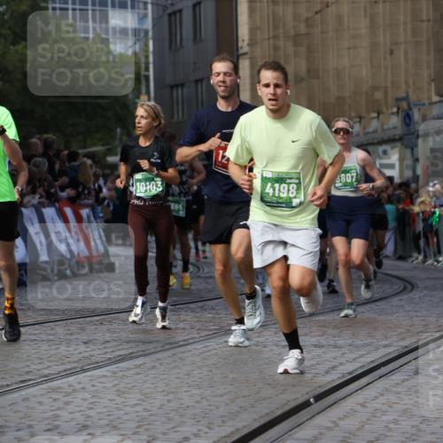 13.09.2026 - 21. swb-Marathon Bremen Strokosch-Dieckow http://msf.ph/oto/10319413 13.09.2026 13:24:42 Ziel 776, 1250, 2295, 2491, 3994, 4000, 4559, 5012, 5208, 5572, 5668, 5669, 5928, 5929, 5953, 6080, 7069, 7081, 7156, 7568, 8310, 8415, 8784, 9087, 9264, 9573, 9676, 9916, 972, 1516, 2761, 3015, 4198, 4262, 4277, 4973, 5664, 6079, 6360, 6544, 6626, 6807, 7409, 7854, 8853, 10103 meine-sportfotos.de