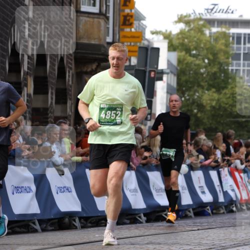 13.09.2026 - 21. swb-Marathon Bremen Strokosch-Dieckow http://msf.ph/oto/10319439 13.09.2026 13:07:44 Ziel 1863, 2706, 3043, 3118, 4743, 4808, 7803, 8060, 8098, 8467, 8980, 969, 4732, 4852, 13160 meine-sportfotos.de