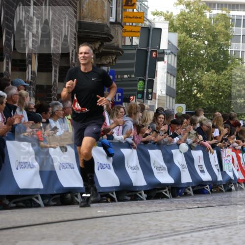 13.09.2026 - 21. swb-Marathon Bremen Strokosch-Dieckow http://msf.ph/oto/10319604 13.09.2026 13:07:55 Ziel 819, 2135, 2706, 4990, 5570, 5976, 7558, 7803, 8060, 8098, 8467, 8611, 8737, 9035, 9356, 2098, 2266, 2844, 6692, 13091, 13160 meine-sportfotos.de