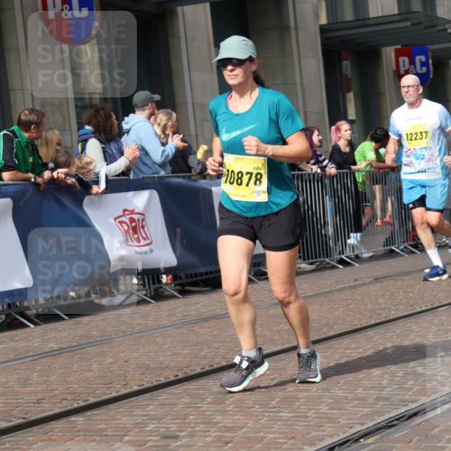 13.09.2026 - 21. swb-Marathon Bremen Strokosch-Dieckow http://msf.ph/oto/10319640 13.09.2026 10:58:26 Ziel 10254, 10485, 10787, 10794, 10832, 10878, 10879, 10948, 11030, 11189, 11228, 11278, 11488, 11743, 11955, 12130, 12176, 12180, 12237, 12320, 12414, 12499, 12505, 10249, 10494, 10530, 10673, 10750, 10798, 10828, 10903, 10914, 10931, 10932, 11004, 11120, 11131, 11152, 11202, 11295, 11384, 11388, 11403, 11420, 11455, 11686, 11750, 11752, 11884, 11906, 11952, 11953, 12017, 12092, 12180, 12386, 12387, 12441, 12482, 12518 meine-sportfotos.de