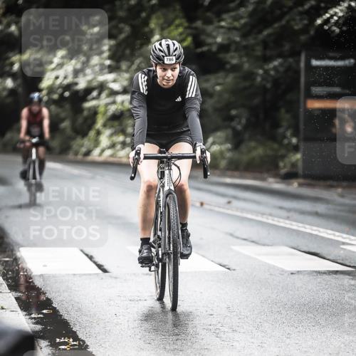 13.09.2026 - Stadtparktriathlon H.Heesch http://msf.ph/oto/10319641 13.09.2026 11:55:45 Radfahren 786, 862, 873, 892, 932 meine-sportfotos.de