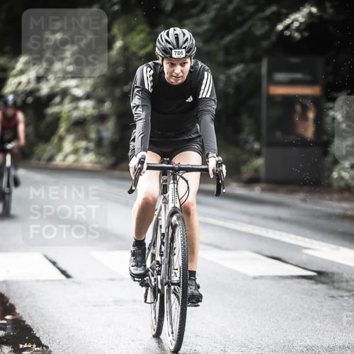 13.09.2026 - Stadtparktriathlon H.Heesch http://msf.ph/oto/10319657 13.09.2026 11:55:45 Radfahren 786, 862, 873, 892, 932 meine-sportfotos.de