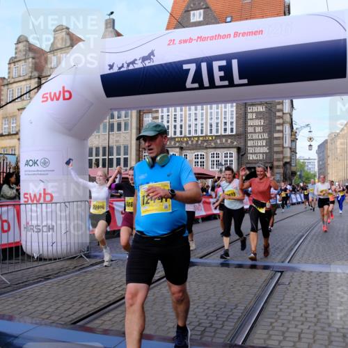 13.09.2026 - 21. swb-Marathon Bremen Tim E. http://msf.ph/oto/10319688 13.09.2026 10:58:25 Ziel 10249, 10494, 10530, 10543, 10559, 10604, 10673, 10750, 10798, 10826, 10828, 10903, 10914, 10931, 10932, 11120, 11131, 11136, 11295, 11332, 11388, 11420, 11752, 11863, 11884, 11952, 12017, 12386, 12387, 12441, 12482 meine-sportfotos.de