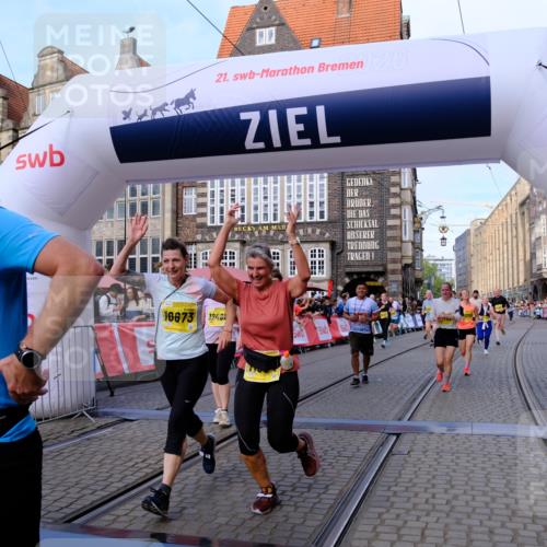 13.09.2026 - 21. swb-Marathon Bremen Tim E. http://msf.ph/oto/10319702 13.09.2026 10:58:26 Ziel 10249, 10494, 10530, 10543, 10604, 10673, 10750, 10798, 10826, 10828, 10903, 10914, 10931, 10932, 11120, 11131, 11295, 11332, 11388, 11420, 11752, 11863, 11884, 11952, 12017, 12386, 12387, 12441, 12482 meine-sportfotos.de