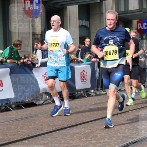 13.09.2026 - 21. swb-Marathon Bremen Strokosch-Dieckow http://msf.ph/oto/10319750 13.09.2026 10:58:28 Ziel 10254, 10485, 10787, 10794, 10832, 10878, 10948, 11030, 11189, 11228, 11267, 11278, 11488, 11743, 11955, 12130, 12176, 12237, 12320, 12414, 12499, 12505, 10249, 10494, 10530, 10673, 10750, 10798, 10828, 10878, 10879, 10914, 11004, 11120, 11131, 11152, 11202, 11295, 11384, 11388, 11403, 11420, 11455, 11686, 11750, 11752, 11884, 11906, 11952, 11953, 12017, 12092, 12180, 12386, 12387, 12441, 12482, 12499, 12518 meine-sportfotos.de