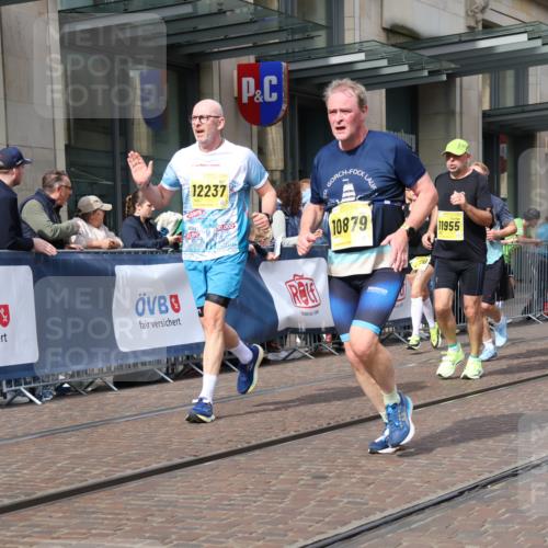 13.09.2026 - 21. swb-Marathon Bremen Strokosch-Dieckow http://msf.ph/oto/10319791 13.09.2026 10:58:28 Ziel 10254, 10485, 10787, 10794, 10832, 10878, 10948, 11030, 11189, 11228, 11267, 11278, 11488, 11743, 11955, 12130, 12176, 12237, 12320, 12414, 12499, 12505, 10249, 10494, 10530, 10673, 10750, 10798, 10828, 10878, 10879, 10914, 11004, 11120, 11131, 11152, 11202, 11295, 11384, 11388, 11403, 11420, 11455, 11686, 11750, 11752, 11884, 11906, 11952, 11953, 12017, 12092, 12180, 12386, 12387, 12441, 12482, 12499, 12518 meine-sportfotos.de