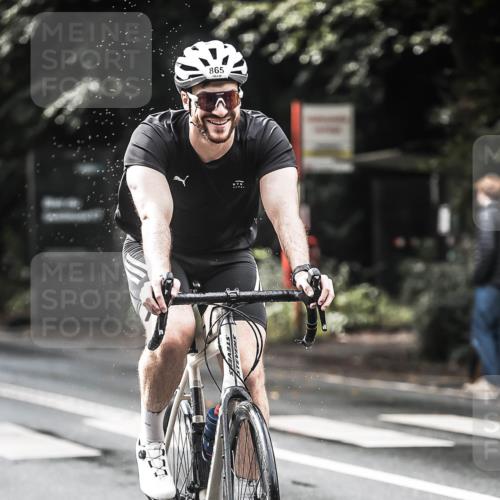 13.09.2026 - Stadtparktriathlon H.Heesch http://msf.ph/oto/10319801 13.09.2026 11:55:57 Radfahren 739, 865, 927, 985 meine-sportfotos.de