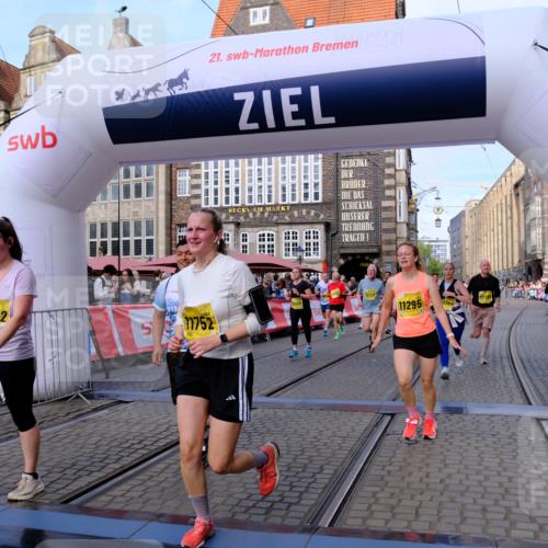 13.09.2026 - 21. swb-Marathon Bremen Tim E. http://msf.ph/oto/10319823 13.09.2026 10:58:29 Ziel 10249, 10494, 10530, 10543, 10604, 10673, 10750, 10798, 10826, 10828, 10903, 10914, 10931, 10932, 11120, 11131, 11202, 11295, 11388, 11420, 11752, 11884, 11906, 11952, 12017, 12092, 12386, 12387, 12441, 12482 meine-sportfotos.de