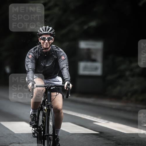 13.09.2026 - Stadtparktriathlon H.Heesch http://msf.ph/oto/10319878 13.09.2026 13:04:34 Radfahren 1205, 1268, 1286, 1338 meine-sportfotos.de