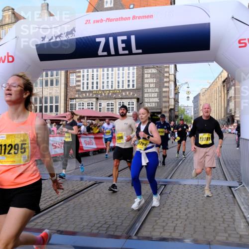 13.09.2026 - 21. swb-Marathon Bremen Tim E. http://msf.ph/oto/10319894 13.09.2026 10:58:30 Ziel 10249, 10494, 10530, 10543, 10604, 10673, 10750, 10798, 10826, 10828, 10903, 10914, 10931, 10932, 11120, 11131, 11202, 11295, 11388, 11403, 11420, 11750, 11752, 11884, 11906, 11952, 12017, 12092, 12386, 12387, 12441, 12482 meine-sportfotos.de