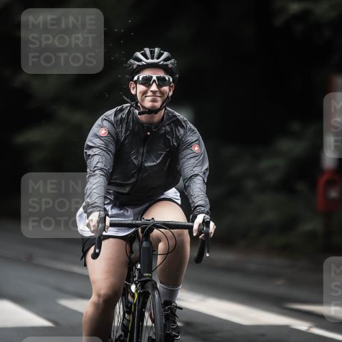 13.09.2026 - Stadtparktriathlon H.Heesch http://msf.ph/oto/10319897 13.09.2026 13:04:34 Radfahren 1205, 1268, 1286, 1338 meine-sportfotos.de