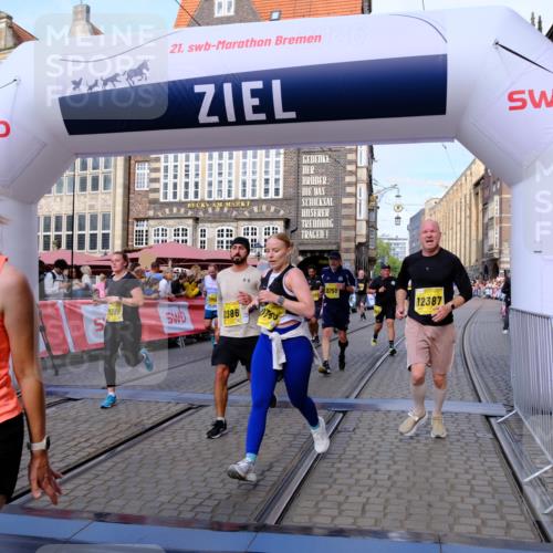 13.09.2026 - 21. swb-Marathon Bremen Tim E. http://msf.ph/oto/10319908 13.09.2026 10:58:30 Ziel 10249, 10494, 10530, 10543, 10604, 10673, 10750, 10798, 10826, 10828, 10903, 10914, 10931, 10932, 11120, 11131, 11202, 11295, 11388, 11403, 11420, 11750, 11752, 11884, 11906, 11952, 12017, 12092, 12386, 12387, 12441, 12482 meine-sportfotos.de