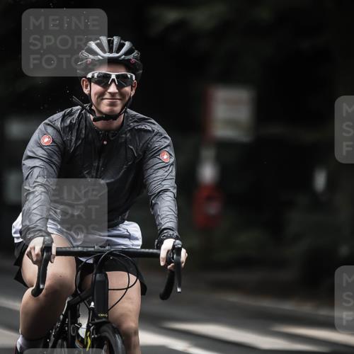 13.09.2026 - Stadtparktriathlon H.Heesch http://msf.ph/oto/10319912 13.09.2026 13:04:34 Radfahren 1205, 1268, 1286, 1338 meine-sportfotos.de
