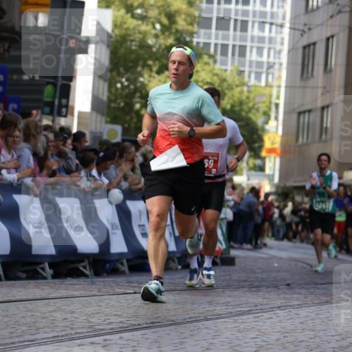 13.09.2026 - 21. swb-Marathon Bremen Strokosch-Dieckow http://msf.ph/oto/10319913 13.09.2026 13:08:06 Ziel 969, 2135, 4732, 4852, 4990, 5570, 5976, 7558, 8611, 8737, 9035, 9356, 678, 2098, 2266, 2844, 3808, 4247, 5594, 9582 meine-sportfotos.de