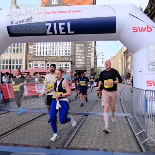 13.09.2026 - 21. swb-Marathon Bremen Tim E. http://msf.ph/oto/10319923 13.09.2026 10:58:30 Ziel 10249, 10494, 10530, 10543, 10604, 10673, 10750, 10798, 10826, 10828, 10903, 10914, 10931, 10932, 11120, 11131, 11202, 11295, 11388, 11403, 11420, 11750, 11752, 11884, 11906, 11952, 12017, 12092, 12386, 12387, 12441, 12482 meine-sportfotos.de