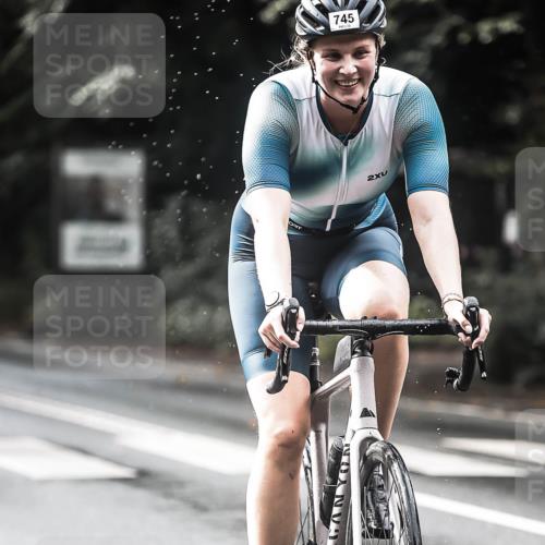 13.09.2026 - Stadtparktriathlon H.Heesch http://msf.ph/oto/10319924 13.09.2026 11:56:04 Radfahren 745, 857, 927, 965, 985 meine-sportfotos.de