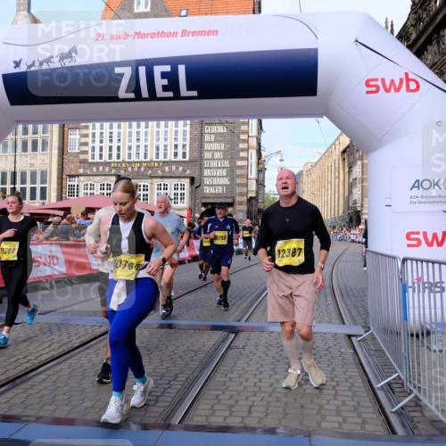 13.09.2026 - 21. swb-Marathon Bremen Tim E. http://msf.ph/oto/10319936 13.09.2026 10:58:30 Ziel 10249, 10494, 10530, 10543, 10604, 10673, 10750, 10798, 10826, 10828, 10903, 10914, 10931, 10932, 11120, 11131, 11202, 11295, 11388, 11403, 11420, 11750, 11752, 11884, 11906, 11952, 12017, 12092, 12386, 12387, 12441, 12482 meine-sportfotos.de