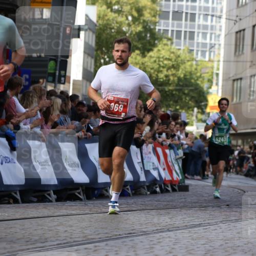 13.09.2026 - 21. swb-Marathon Bremen Strokosch-Dieckow http://msf.ph/oto/10319941 13.09.2026 13:08:08 Ziel 969, 4732, 4852, 4990, 5570, 5976, 7558, 8611, 8737, 9035, 9356, 13160, 678, 1335, 1696, 2098, 2266, 3808, 4247, 5594, 8655, 9582 meine-sportfotos.de