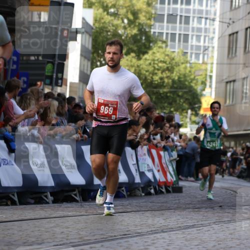 13.09.2026 - 21. swb-Marathon Bremen Strokosch-Dieckow http://msf.ph/oto/10319956 13.09.2026 13:08:08 Ziel 969, 4732, 4852, 4990, 5570, 5976, 7558, 8611, 8737, 9035, 9356, 13160, 678, 1335, 1696, 2098, 2266, 3808, 4247, 5594, 8655, 9582 meine-sportfotos.de