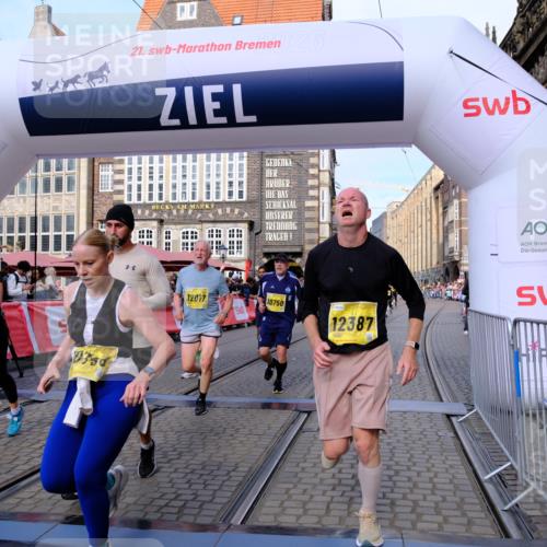 13.09.2026 - 21. swb-Marathon Bremen Tim E. http://msf.ph/oto/10319979 13.09.2026 10:58:31 Ziel 10249, 10494, 10530, 10543, 10604, 10673, 10750, 10798, 10826, 10828, 10903, 10914, 10931, 10932, 11120, 11131, 11202, 11295, 11388, 11403, 11420, 11750, 11752, 11884, 11906, 11952, 12017, 12092, 12386, 12387, 12441, 12482 meine-sportfotos.de