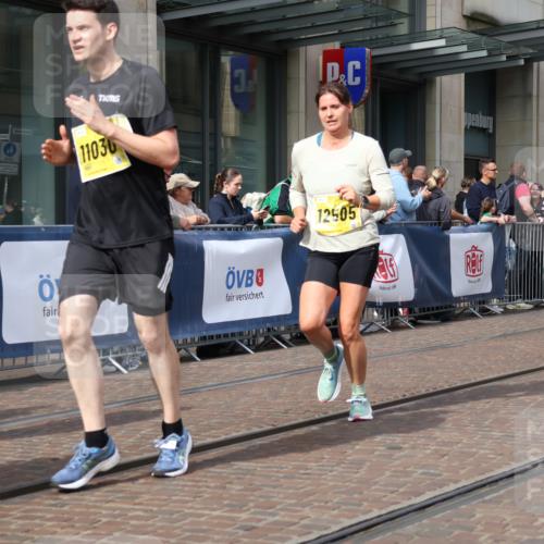 13.09.2026 - 21. swb-Marathon Bremen Strokosch-Dieckow http://msf.ph/oto/10319991 13.09.2026 10:58:31 Ziel 10254, 10383, 10477, 10485, 10787, 10794, 10832, 10843, 10948, 11030, 11034, 11189, 11228, 11267, 11278, 11488, 11602, 11743, 11955, 12127, 12130, 12131, 12176, 12237, 12271, 12414, 12505, 10249, 10494, 10530, 10750, 10798, 10878, 10879, 11004, 11120, 11131, 11152, 11189, 11202, 11295, 11384, 11388, 11403, 11420, 11455, 11686, 11750, 11752, 11906, 11952, 11953, 12017, 12092, 12180, 12320, 12386, 12387, 12499, 12505, 12518 meine-sportfotos.de