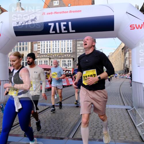 13.09.2026 - 21. swb-Marathon Bremen Tim E. http://msf.ph/oto/10319992 13.09.2026 10:58:31 Ziel 10249, 10494, 10530, 10543, 10604, 10673, 10750, 10798, 10826, 10828, 10903, 10914, 10931, 10932, 11120, 11131, 11202, 11295, 11388, 11403, 11420, 11750, 11752, 11884, 11906, 11952, 12017, 12092, 12386, 12387, 12441, 12482 meine-sportfotos.de