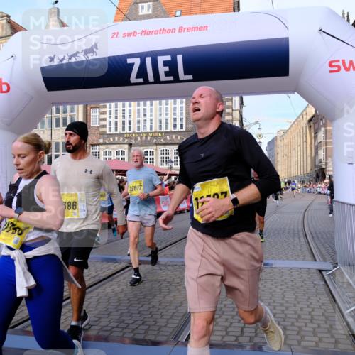 13.09.2026 - 21. swb-Marathon Bremen Tim E. http://msf.ph/oto/10320009 13.09.2026 10:58:31 Ziel 10249, 10494, 10530, 10543, 10604, 10673, 10750, 10798, 10826, 10828, 10903, 10914, 10931, 10932, 11120, 11131, 11202, 11295, 11388, 11403, 11420, 11750, 11752, 11884, 11906, 11952, 12017, 12092, 12386, 12387, 12441, 12482 meine-sportfotos.de