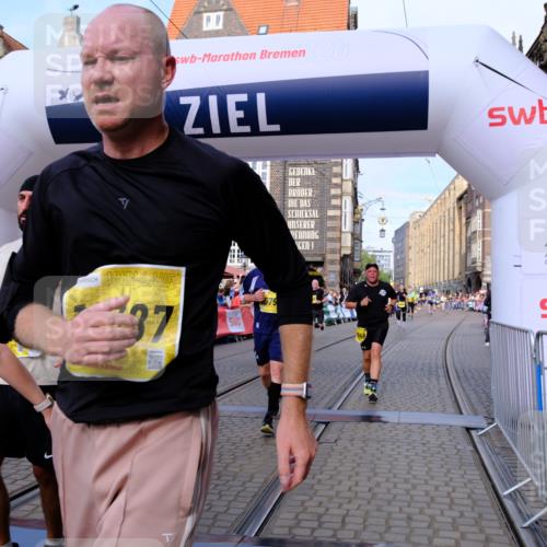 13.09.2026 - 21. swb-Marathon Bremen Tim E. http://msf.ph/oto/10320041 13.09.2026 10:58:31 Ziel 10249, 10494, 10530, 10543, 10604, 10673, 10750, 10798, 10826, 10828, 10903, 10914, 10931, 10932, 11120, 11131, 11202, 11295, 11388, 11403, 11420, 11750, 11752, 11884, 11906, 11952, 12017, 12092, 12386, 12387, 12441, 12482 meine-sportfotos.de
