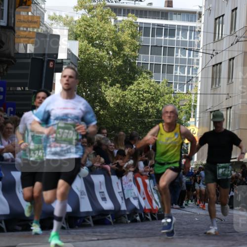 13.09.2026 - 21. swb-Marathon Bremen Strokosch-Dieckow http://msf.ph/oto/10320066 13.09.2026 13:08:12 Ziel 969, 4732, 4852, 6692, 7558, 8737, 9356, 13091, 13160, 339, 678, 1335, 1696, 3808, 4247, 5594, 8655, 9582 meine-sportfotos.de