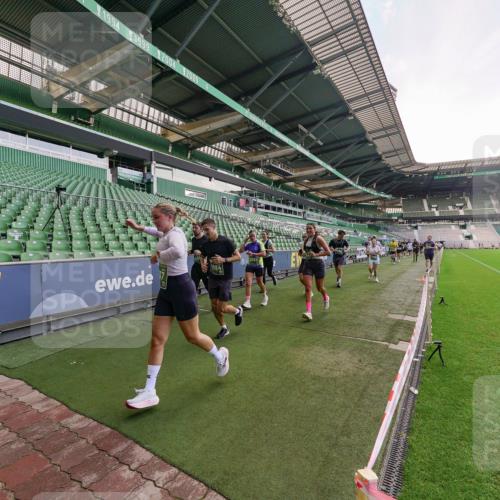 13.09.2026 - 21. swb-Marathon Bremen Michael Burmester http://msf.ph/oto/10320069 13.09.2026 13:19:22 Laufen im Stadion 333, 404, 464, 486, 512, 546, 732, 753, 837, 921, 938, 1066, 1156, 1431, 1506, 1756, 1765, 1815, 1844, 1868, 1916, 2028, 2056, 2123, 2137, 2224, 2240, 2294, 2315, 2357, 2358, 2453, 2533, 2557, 2563, 2614, 2622, 2626, 2689, 2694, 2702, 2703, 2722, 2756, 2786, 2843, 2845, 2849, 2857, 2879, 2880, 2893, 2944, 2983, 2999, 3031, 3046, 3059, 3072, 3096, 3100, 3116, 3146, 3189, 3198, 3210, 3243, 3263, 3285, 3287, 3310, 3315, 3476, 3537, 3619, 3633, 3740, 3879, 4478 meine-sportfotos.de