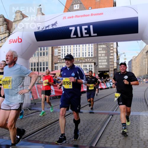 13.09.2026 - 21. swb-Marathon Bremen Tim E. http://msf.ph/oto/10320074 13.09.2026 10:58:33 Ziel 10249, 10494, 10530, 10604, 10673, 10750, 10798, 10828, 10903, 10914, 10931, 10932, 11120, 11131, 11152, 11202, 11295, 11388, 11403, 11420, 11455, 11686, 11750, 11752, 11884, 11906, 11952, 11953, 12017, 12092, 12386, 12387, 12441, 12482, 12518 meine-sportfotos.de