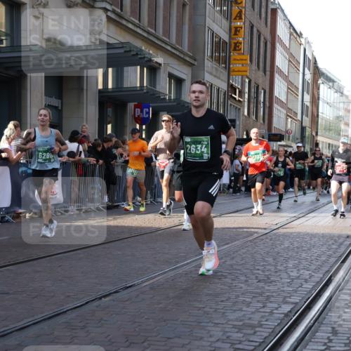 13.09.2026 - 21. swb-Marathon Bremen Strokosch-Dieckow http://msf.ph/oto/10320102 13.09.2026 13:17:45 Ziel 948, 1631, 1797, 1872, 2001, 2260, 2634, 2671, 3192, 3241, 3458, 3514, 3634, 4131, 4286, 4733, 5292, 5530, 5695, 5935, 5948, 6152, 6290, 6448, 8094, 8805, 8869, 8943, 8944, 9134, 9595, 9596, 9609, 9837, 10065, 13041, 560, 771, 1297, 2008, 2125, 2234, 2812, 3051, 3760, 4171, 4286, 4374, 4498, 4499, 4620, 5041, 5530, 5550, 5817, 6803, 7901, 8100, 8250, 8253, 8446, 8532, 8714, 9075, 9400, 9505, 13107 meine-sportfotos.de
