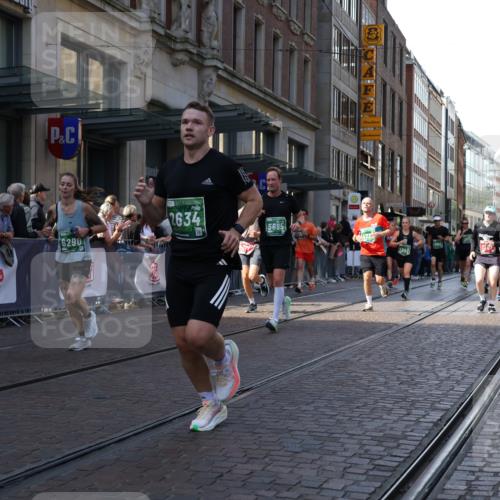 13.09.2026 - 21. swb-Marathon Bremen Strokosch-Dieckow http://msf.ph/oto/10320145 13.09.2026 13:17:46 Ziel 948, 1631, 1797, 1872, 2001, 2260, 2634, 2671, 3192, 3241, 3458, 3514, 3634, 4131, 4733, 5292, 5695, 5935, 5948, 6152, 6290, 6448, 8094, 8805, 8869, 8943, 8944, 9134, 9595, 9596, 9609, 9837, 10065, 13041, 560, 771, 1297, 2008, 2125, 2234, 2812, 3051, 3192, 3760, 4171, 4286, 4374, 4498, 4499, 4620, 5041, 5530, 5550, 5817, 6803, 7901, 8100, 8250, 8253, 8446, 8532, 8714, 9075, 9400, 9505, 13107 meine-sportfotos.de