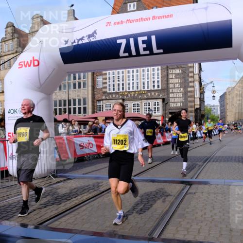 13.09.2026 - 21. swb-Marathon Bremen Tim E. http://msf.ph/oto/10320223 13.09.2026 10:58:36 Ziel 10249, 10494, 10530, 10673, 10750, 10798, 10828, 10914, 11004, 11120, 11131, 11152, 11202, 11295, 11388, 11403, 11420, 11455, 11686, 11750, 11752, 11884, 11906, 11952, 11953, 12017, 12092, 12386, 12387, 12441, 12482, 12518 meine-sportfotos.de