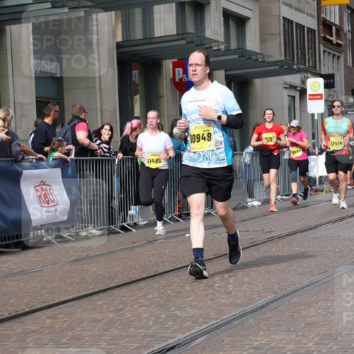 13.09.2026 - 21. swb-Marathon Bremen Strokosch-Dieckow http://msf.ph/oto/10320232 13.09.2026 10:58:38 Ziel 10254, 10383, 10415, 10427, 10477, 10485, 10787, 10794, 10832, 10843, 10948, 11034, 11228, 11267, 11278, 11488, 11602, 11743, 11913, 12015, 12127, 12130, 12131, 12176, 12271, 12297, 12414, 10878, 10879, 11004, 11030, 11152, 11189, 11202, 11384, 11403, 11455, 11686, 11743, 11750, 11906, 11953, 11955, 12092, 12180, 12237, 12320, 12499, 12505, 12518 meine-sportfotos.de