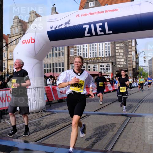 13.09.2026 - 21. swb-Marathon Bremen Tim E. http://msf.ph/oto/10320258 13.09.2026 10:58:36 Ziel 10249, 10494, 10530, 10673, 10750, 10798, 10828, 10914, 11004, 11120, 11131, 11152, 11202, 11295, 11388, 11403, 11420, 11455, 11686, 11750, 11752, 11884, 11906, 11952, 11953, 12017, 12092, 12386, 12387, 12441, 12482, 12518 meine-sportfotos.de