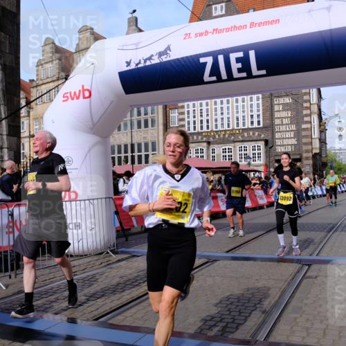 13.09.2026 - 21. swb-Marathon Bremen Tim E. http://msf.ph/oto/10320273 13.09.2026 10:58:37 Ziel 10249, 10494, 10530, 10673, 10750, 10798, 10828, 10914, 11004, 11120, 11131, 11152, 11202, 11295, 11388, 11403, 11420, 11455, 11686, 11750, 11752, 11884, 11906, 11952, 11953, 12017, 12092, 12386, 12387, 12482, 12518 meine-sportfotos.de