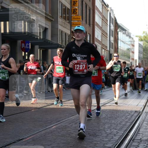 13.09.2026 - 21. swb-Marathon Bremen Strokosch-Dieckow http://msf.ph/oto/10320303 13.09.2026 13:17:49 Ziel 948, 1631, 1797, 1872, 2001, 2260, 2634, 2671, 3241, 3458, 3514, 3634, 4131, 4733, 5292, 5695, 5935, 5948, 6152, 6290, 6448, 7954, 8094, 8805, 8869, 8943, 8944, 9134, 9595, 9596, 9609, 9837, 10065, 13041, 560, 771, 1297, 2008, 2125, 2234, 2812, 3051, 3192, 3760, 4171, 4286, 4374, 4498, 4499, 4620, 5041, 5530, 5550, 5817, 7901, 8100, 8250, 8253, 8446, 9075, 9400, 9505, 9595, 9596, 13041, 13107 meine-sportfotos.de