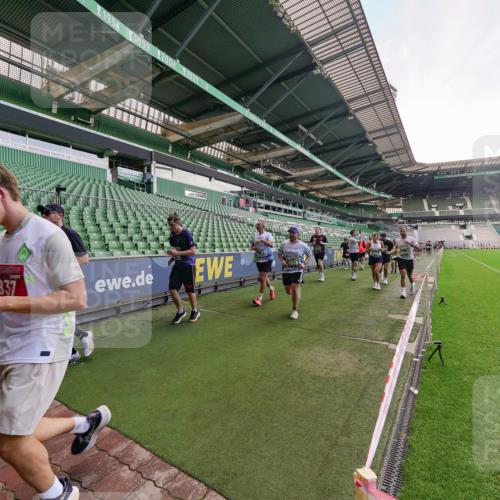 13.09.2026 - 21. swb-Marathon Bremen Michael Burmester http://msf.ph/oto/10320313 13.09.2026 13:19:44 Laufen im Stadion 333, 464, 486, 512, 546, 921, 938, 1066, 1129, 1156, 1409, 1431, 1446, 1506, 1697, 1756, 1765, 1815, 1916, 2010, 2028, 2064, 2137, 2224, 2240, 2294, 2315, 2349, 2453, 2501, 2533, 2557, 2563, 2614, 2622, 2626, 2689, 2694, 2695, 2702, 2703, 2722, 2756, 2786, 2843, 2845, 2857, 2879, 2944, 2983, 2999, 3017, 3018, 3031, 3035, 3036, 3037, 3046, 3059, 3072, 3096, 3100, 3116, 3139, 3189, 3198, 3243, 3263, 3264, 3285, 3287, 3310, 3315, 3619, 3879, 4478 meine-sportfotos.de