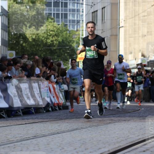 13.09.2026 - 21. swb-Marathon Bremen Strokosch-Dieckow http://msf.ph/oto/10320340 13.09.2026 13:08:23 Ziel 2098, 2266, 2844, 6692, 13091, 13160, 339, 715, 4082, 4888, 5424, 7064, 9084 meine-sportfotos.de