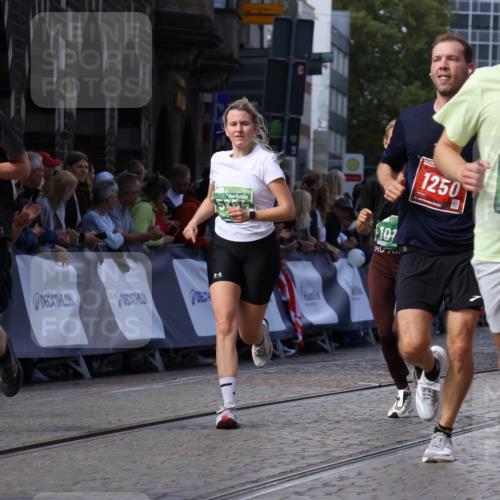 13.09.2026 - 21. swb-Marathon Bremen Strokosch-Dieckow http://msf.ph/oto/10320346 13.09.2026 13:24:44 Ziel 789, 790, 1250, 2295, 2491, 3375, 3994, 4000, 4559, 5572, 5668, 5669, 5928, 5929, 5953, 6080, 7069, 7081, 7156, 7568, 8310, 8415, 8784, 8881, 9264, 9573, 9676, 9916, 10069, 10071, 972, 2761, 3015, 4113, 4198, 4262, 4973, 5664, 6079, 6360, 6544, 6807, 6943, 7409, 7854, 8853, 9152, 10103 meine-sportfotos.de
