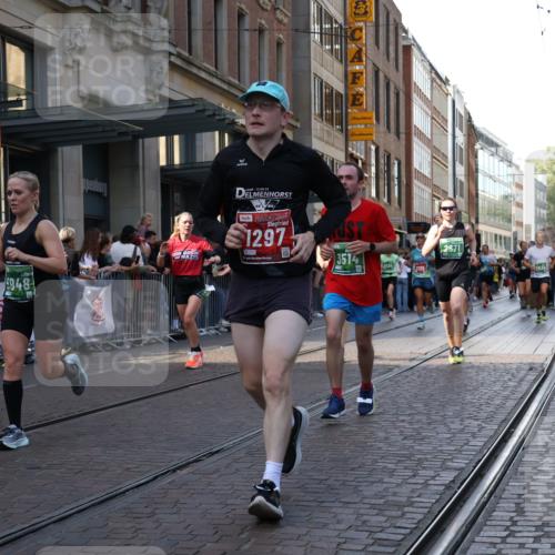 13.09.2026 - 21. swb-Marathon Bremen Strokosch-Dieckow http://msf.ph/oto/10320348 13.09.2026 13:17:49 Ziel 948, 1631, 1797, 1872, 2001, 2260, 2634, 2671, 3241, 3458, 3514, 3634, 4131, 4733, 5292, 5695, 5935, 5948, 6152, 6290, 6448, 7954, 8094, 8805, 8869, 8943, 8944, 9134, 9595, 9596, 9609, 9837, 10065, 13041, 560, 771, 1297, 2008, 2125, 2234, 2812, 3051, 3192, 3760, 4171, 4286, 4374, 4498, 4499, 4620, 5041, 5530, 5550, 5817, 7901, 8100, 8250, 8253, 8446, 9075, 9400, 9505, 9595, 9596, 13041, 13107 meine-sportfotos.de