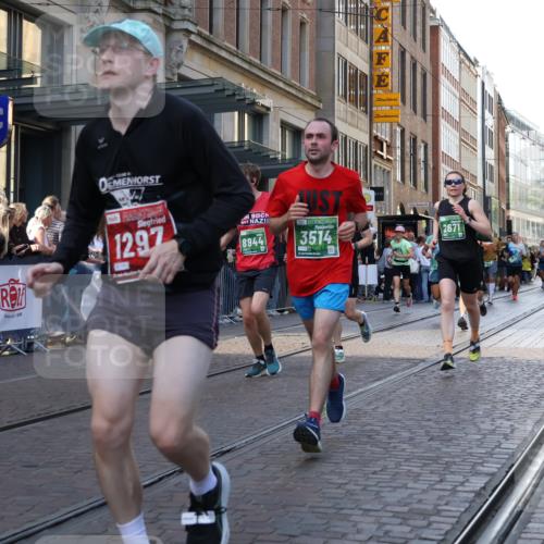 13.09.2026 - 21. swb-Marathon Bremen Strokosch-Dieckow http://msf.ph/oto/10320368 13.09.2026 13:17:50 Ziel 948, 1631, 1797, 1872, 2001, 2260, 2634, 2671, 3241, 3458, 3514, 3634, 4131, 4733, 5292, 5695, 5935, 5948, 6152, 6290, 6448, 7954, 8094, 8805, 8869, 8943, 8944, 9134, 9609, 9837, 10065, 560, 771, 1297, 2008, 2125, 2234, 2812, 3051, 3192, 3760, 4171, 4286, 4374, 4498, 4499, 4620, 5041, 5530, 5550, 5817, 7901, 8100, 8250, 8446, 9075, 9400, 9505, 9595, 9596, 13041, 13107 meine-sportfotos.de