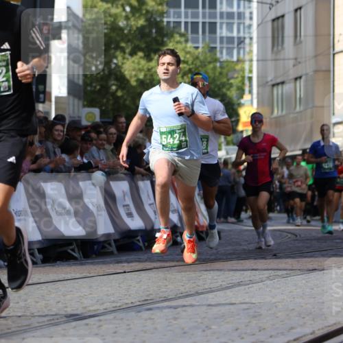 13.09.2026 - 21. swb-Marathon Bremen Strokosch-Dieckow http://msf.ph/oto/10320373 13.09.2026 13:08:26 Ziel 2098, 2266, 2844, 3808, 5594, 6692, 13091, 13160, 715, 3276, 4033, 4082, 4888, 5424, 6842, 7064, 7121, 9084 meine-sportfotos.de