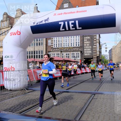 13.09.2026 - 21. swb-Marathon Bremen Tim E. http://msf.ph/oto/10320376 13.09.2026 10:58:39 Ziel 10249, 10494, 10530, 10750, 10798, 11004, 11120, 11131, 11152, 11202, 11295, 11384, 11388, 11403, 11420, 11455, 11686, 11750, 11752, 11906, 11952, 11953, 12017, 12092, 12180, 12386, 12387, 12518 meine-sportfotos.de