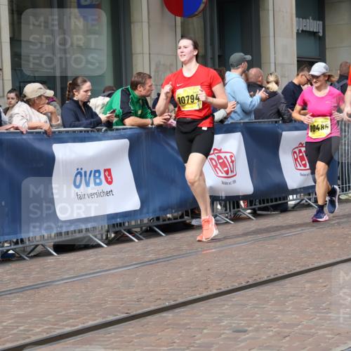 13.09.2026 - 21. swb-Marathon Bremen Strokosch-Dieckow http://msf.ph/oto/10320388 13.09.2026 10:58:42 Ziel 10254, 10383, 10415, 10427, 10477, 10485, 10668, 10787, 10794, 10832, 10843, 10948, 11034, 11267, 11278, 11602, 11913, 12015, 12127, 12130, 12131, 12176, 12200, 12271, 12297, 12414, 10878, 10879, 11004, 11030, 11152, 11189, 11228, 11384, 11403, 11455, 11488, 11686, 11743, 11750, 11953, 11955, 12180, 12237, 12320, 12499, 12505, 12518 meine-sportfotos.de