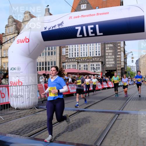 13.09.2026 - 21. swb-Marathon Bremen Tim E. http://msf.ph/oto/10320391 13.09.2026 10:58:39 Ziel 10249, 10494, 10530, 10750, 10798, 11004, 11120, 11131, 11152, 11202, 11295, 11384, 11388, 11403, 11420, 11455, 11686, 11750, 11752, 11906, 11952, 11953, 12017, 12092, 12180, 12386, 12387, 12518 meine-sportfotos.de