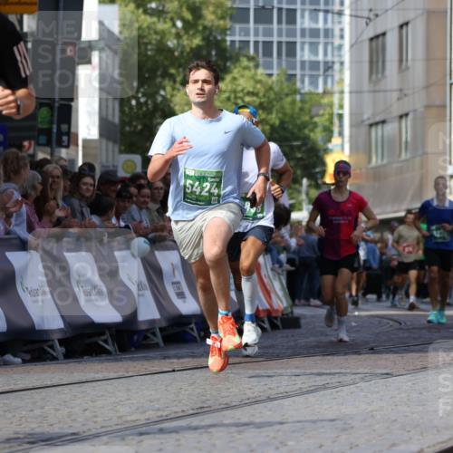 13.09.2026 - 21. swb-Marathon Bremen Strokosch-Dieckow http://msf.ph/oto/10320432 13.09.2026 13:08:26 Ziel 2098, 2266, 2844, 3808, 5594, 6692, 13091, 13160, 715, 3276, 4033, 4082, 4888, 5424, 6842, 7064, 7121, 9084 meine-sportfotos.de