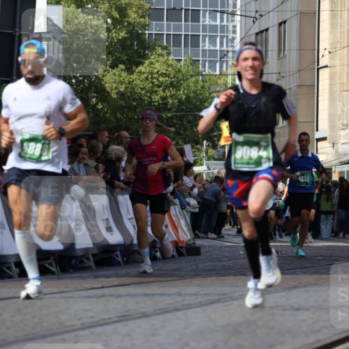 13.09.2026 - 21. swb-Marathon Bremen Strokosch-Dieckow http://msf.ph/oto/10320449 13.09.2026 13:08:28 Ziel 2098, 2266, 2844, 3808, 4247, 5594, 6692, 13091, 13160, 715, 3276, 4033, 4888, 5377, 6842, 7064, 7121, 9084 meine-sportfotos.de